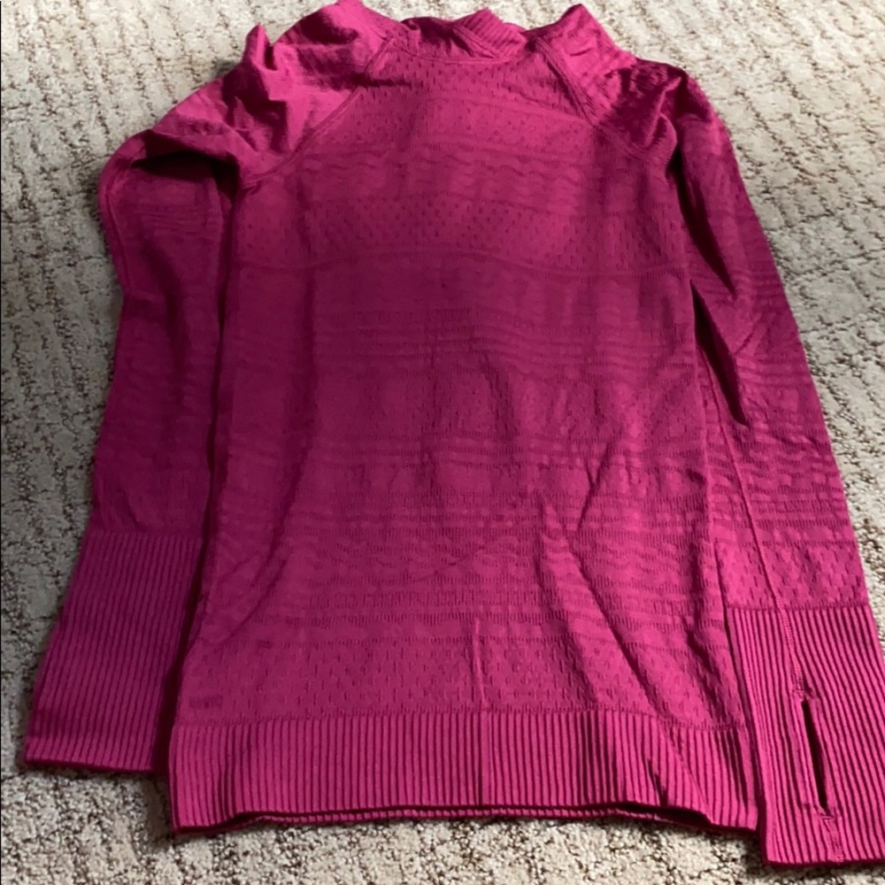 lulu lemon shirt w/ hood